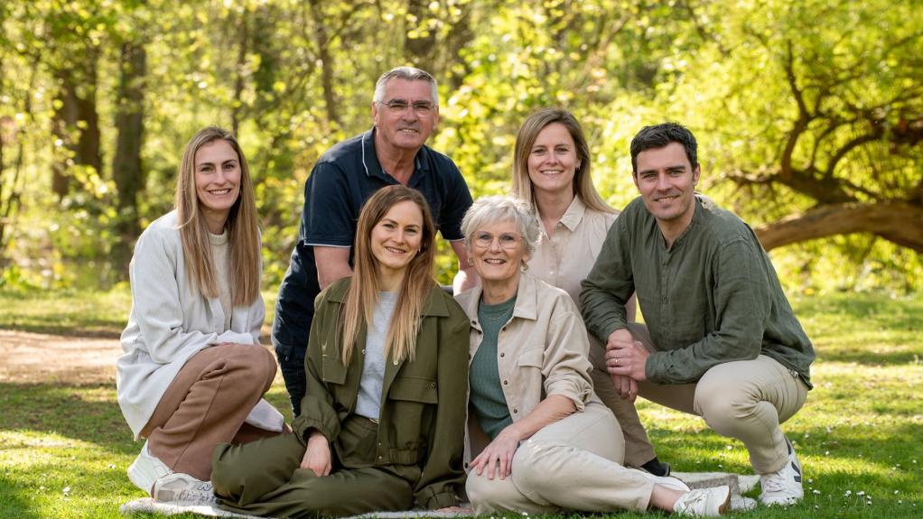 Groepsfoto gezin op Buitenhof de Leistert in Roggel